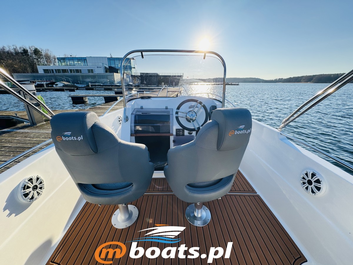 mBoats M550 Open