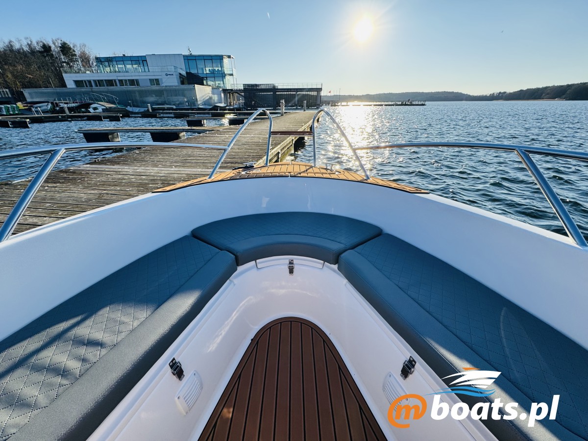 mBoats M550 Open
