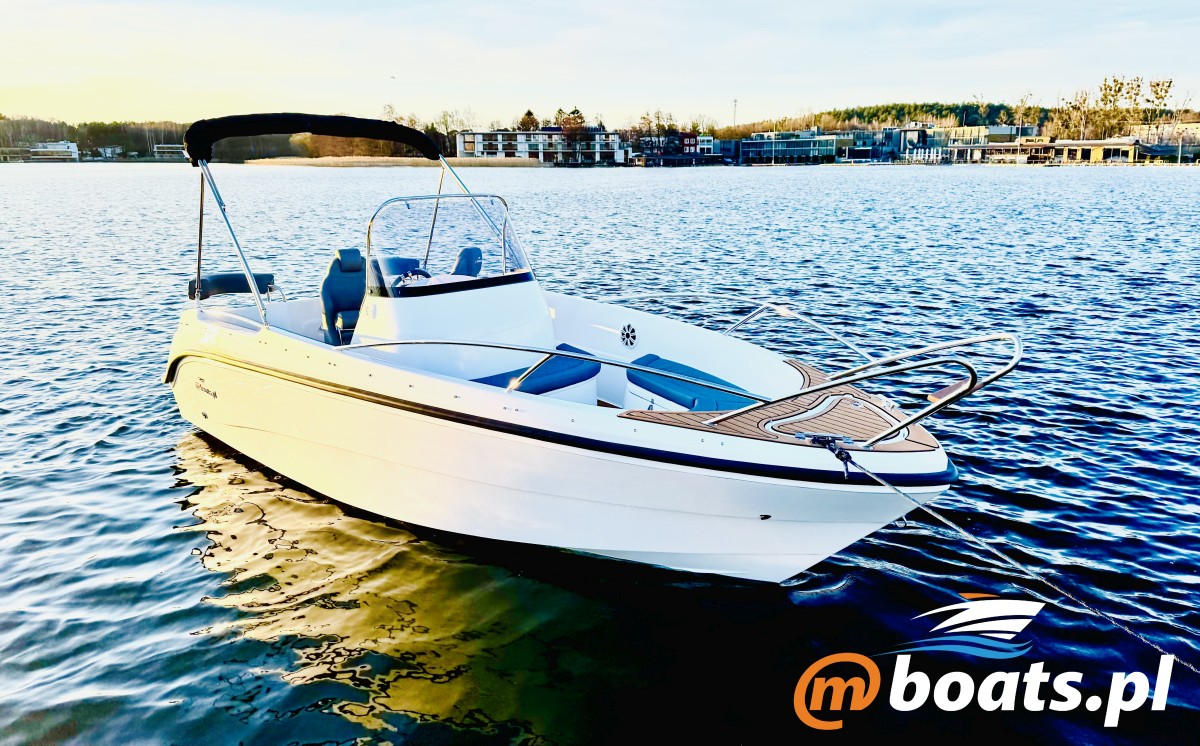 mBoats M550 Open